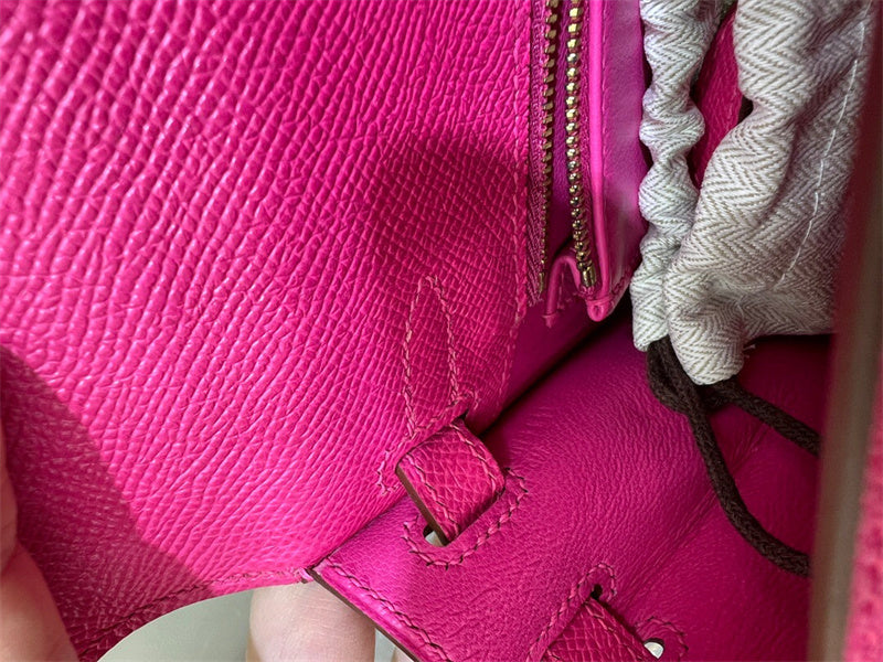 Timeless handbag styled for everyday wear