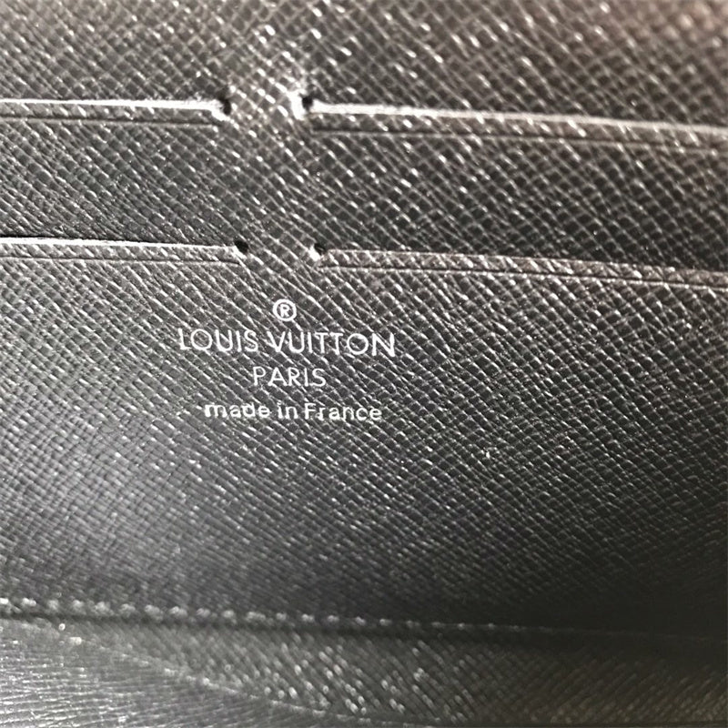  essential crossbody bag detail view showing craftsmanship 8