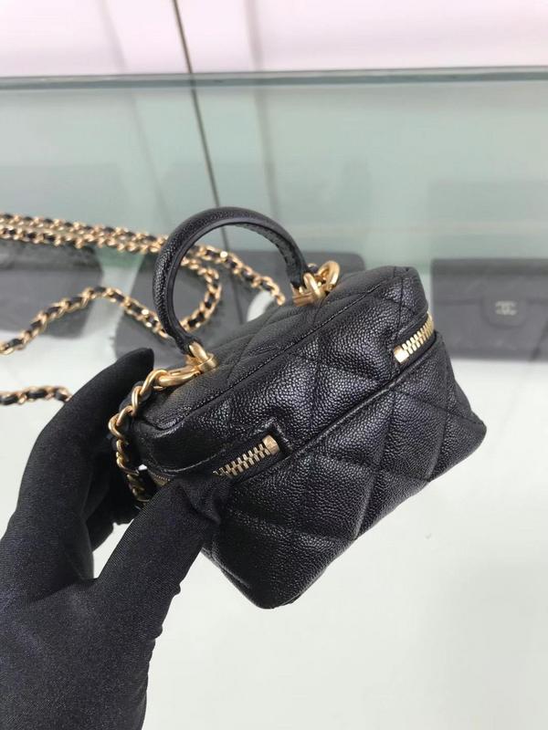 Zivas Charm Signature Style Fashion Handbag (Effortless Style Upgrade) – Close-Up Detail