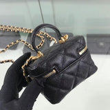 Zivas Charm Signature Style Fashion Handbag (Effortless Style Upgrade) – Close-Up Detail