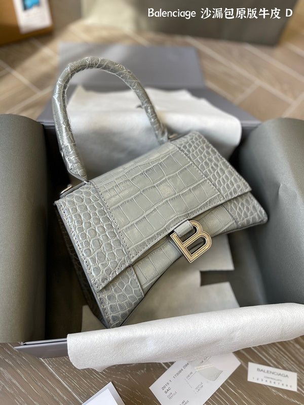 Ziva's Charm handbag – side angle view (one versatile size)