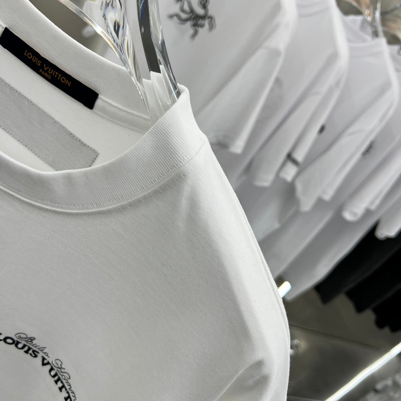 Full styled look of Louis Vuitton cotton t-shirt with relaxed-fit cut