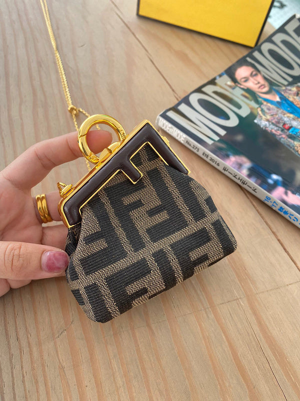 Ziva's Charm handbag – detail view (11.5cm*10cm*5.5cm)