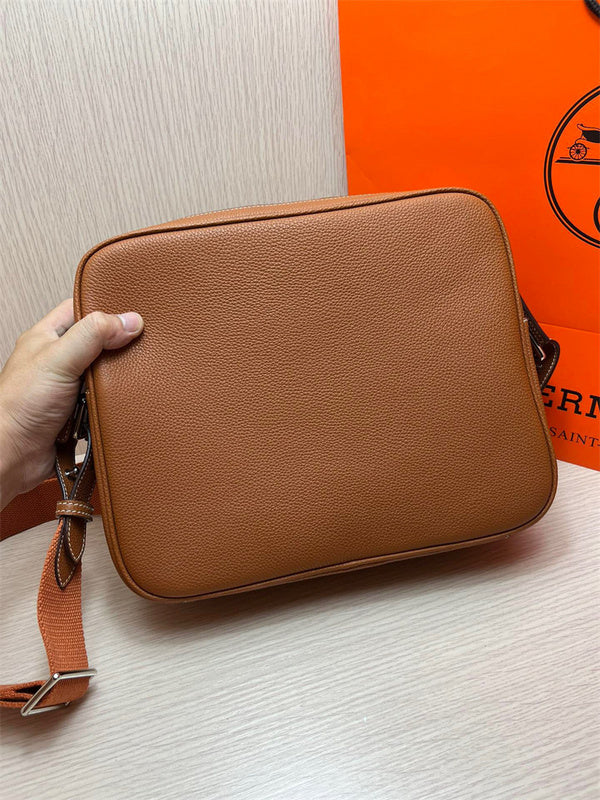  everyday bag interior and compartment view 15