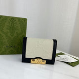 Front view of statement modern women's handbag – women's luxury accessory