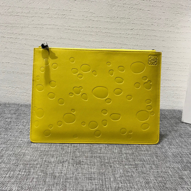 Ziva's Charm handbag – front view (Standard Size)