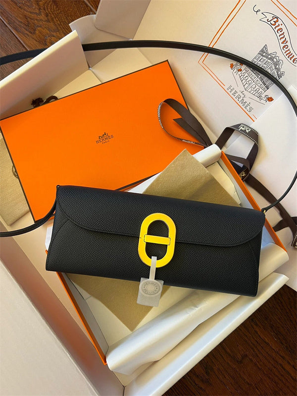 Interior view of effortless premium bag