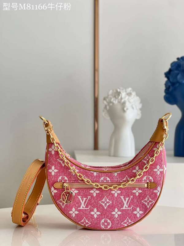 Front view of classic refined women's handbag – women's luxury accessory