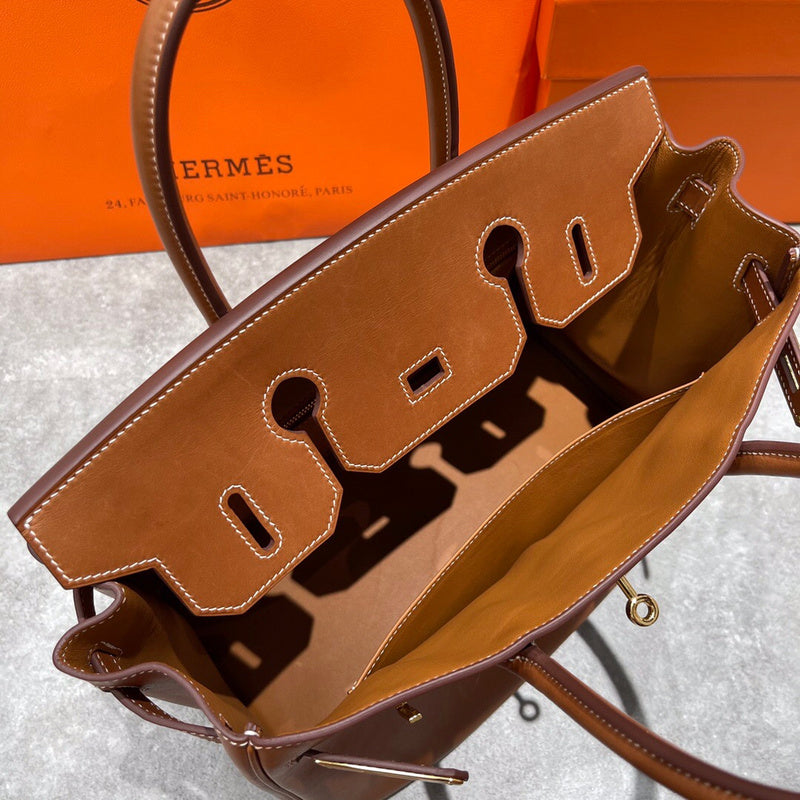 Close-up detail of everyday-ready bag design