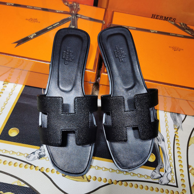 Hermes sandals Style 032 - sole and craftsmanship detail