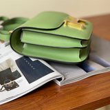  effortless carryall bag detail view showing craftsmanship 8