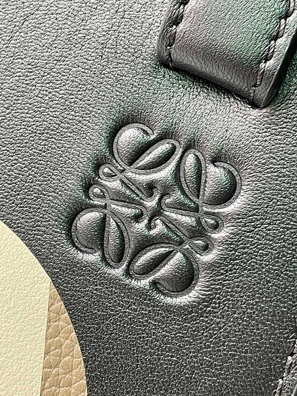 Ziva's Charm handbag – product shot (13.5cm*25cm*30cm)