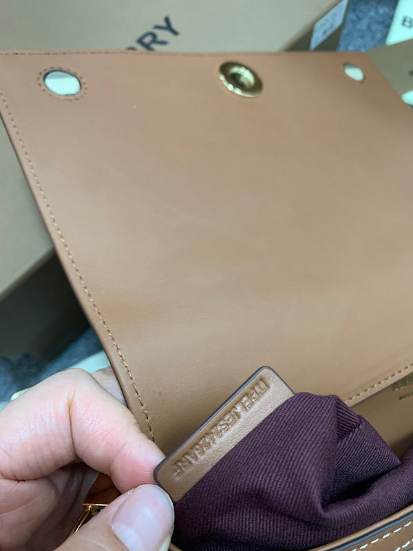 Contemporary Vegan Leather Handbag - Refined Silhouette | Women's Everyday Carry Handbag #1140 - texture close-up (image 9) of designer-inspired handbag