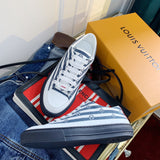 Three-quarter angle view of Louis Vuitton luxury piece style No.099