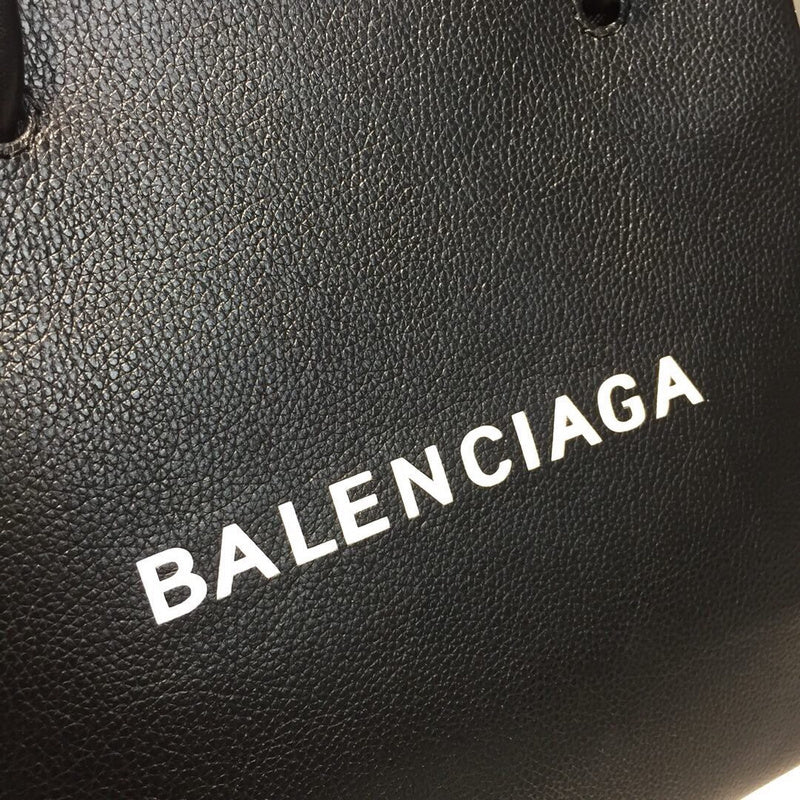 Refined Vegan Leather Handbag - Sleek Minimalist Lines | Women's Fashion Handbag #928 - hardware and detail close-up (image 5) of designer-inspired handbag
