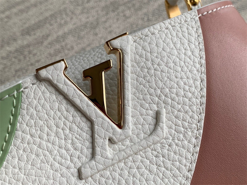  shoulder bag interior and compartment view 21