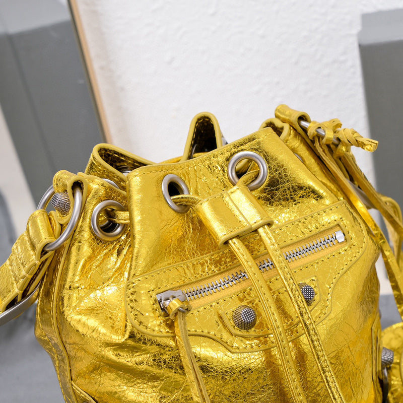Zivas Charm Contemporary Flair Statement Handbag (Timeless Wardrobe Addition) – Interior View 4