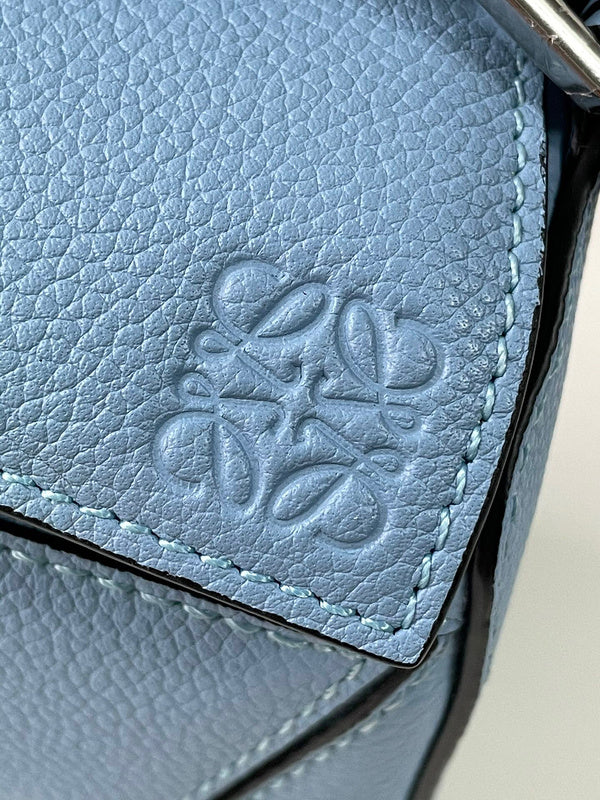 Ziva's Charm handbag – carry view (12.5cm*18cm*8cm)