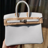  Streamlined structured bag front view