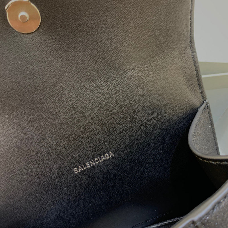 Effortless Faux Leather Handbag - Chic Everyday Appeal | Women's Statement Accessory #558 - texture close-up (image 9) of designer-inspired handbag