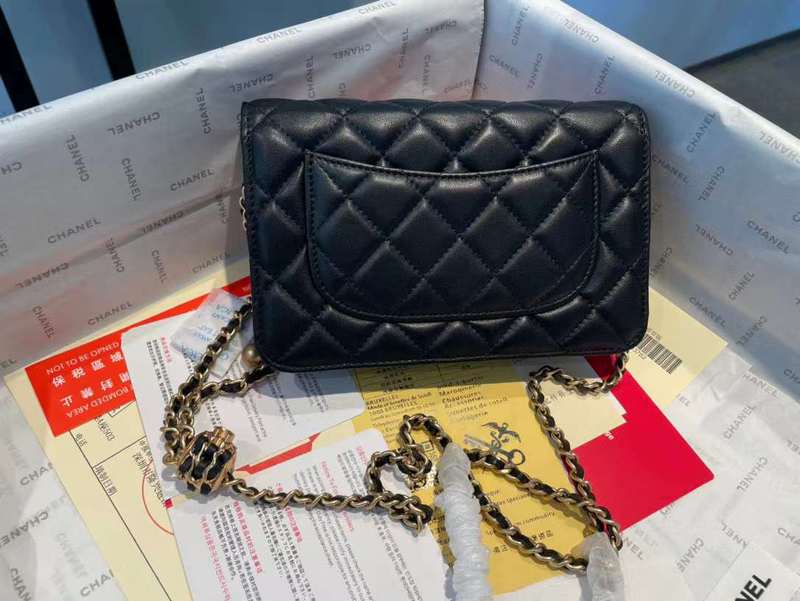 Zivas Charm Refined Structure Luxury Handbag (Statement-Ready Design) – Close-Up Detail