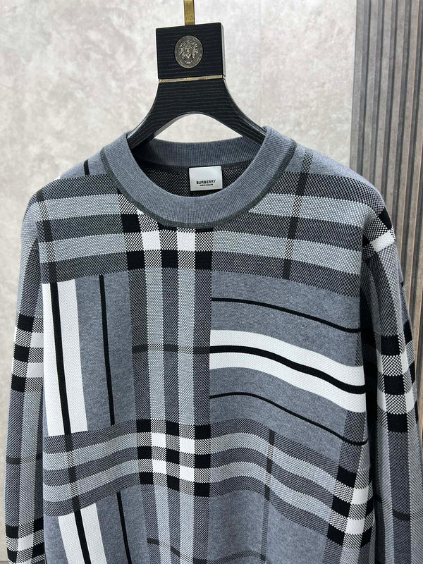 Full silhouette view of Burberry luxury piece style No.334