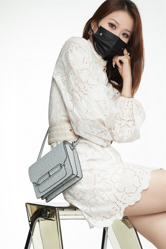  carryall bag interior and compartment view