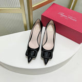 Front view of Roger Vivier luxury piece style No.095