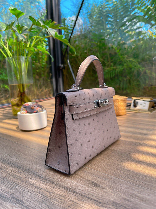  top-handle bag close-up of hardware and finish