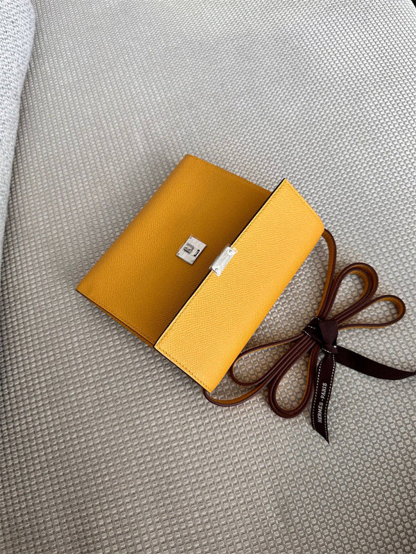  Classic handbag front view 7