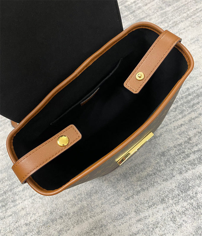  shopper bag interior and compartment view 9