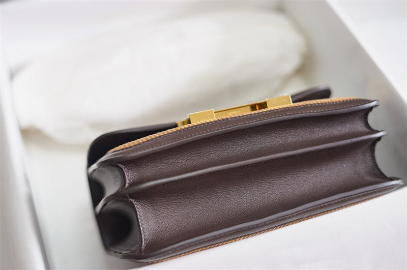  contemporary shopper bag detail view showing craftsmanship