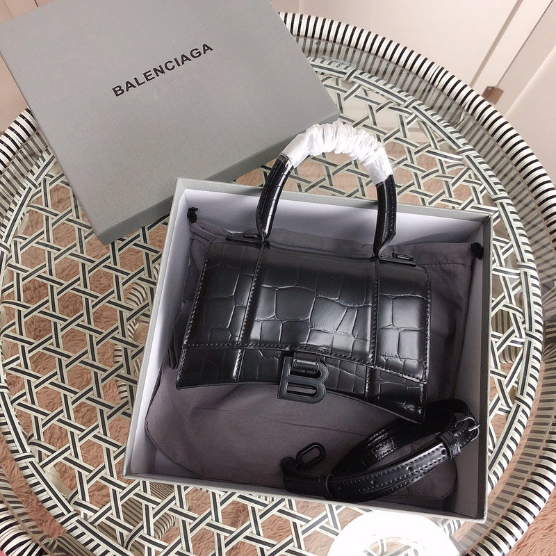 Side profile of everyday-luxe premium women's handbag – women's premium purse