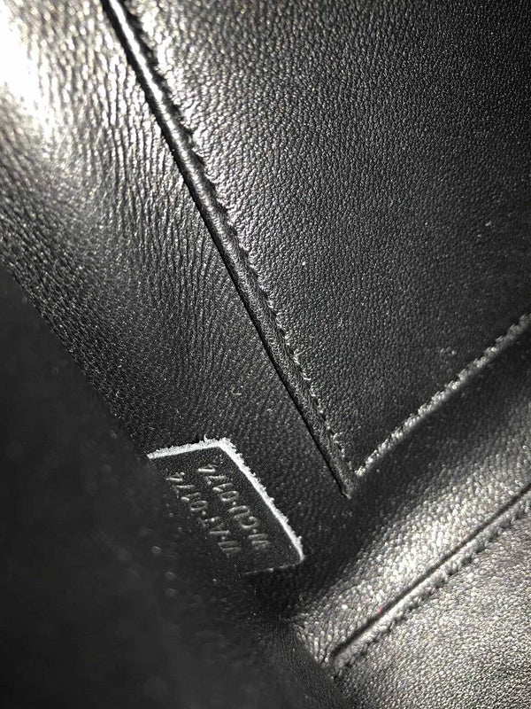 Side profile of chic structured women's handbag – women's designer-style accessory