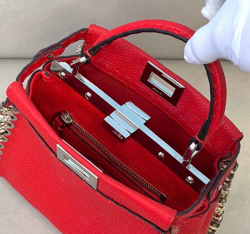 Ziva's Charm handbag – close-up view (Standard Size)