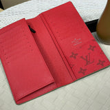  Tailored crossbody bag front view 7