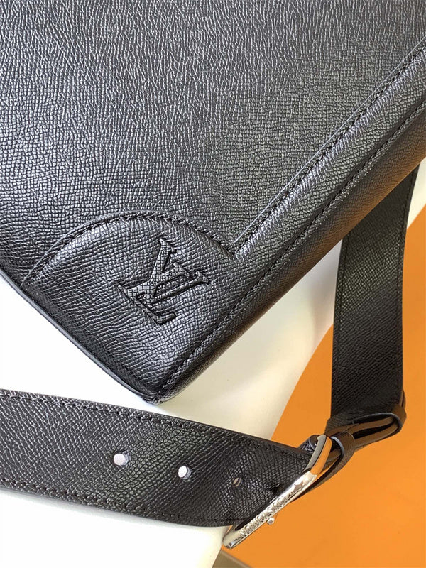  structured carryall bag detail view showing craftsmanship 8