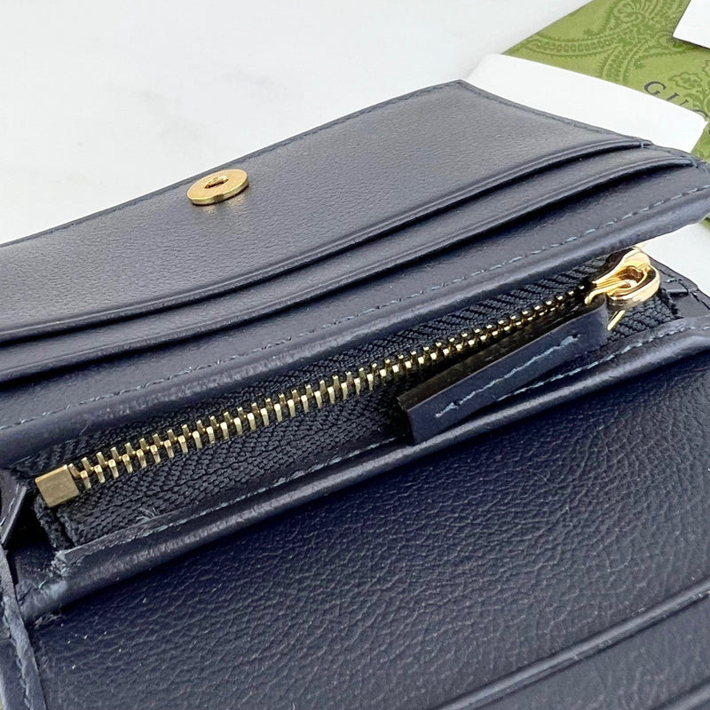 Handle and strap detail of statement modern women's handbag – women's luxury accessory