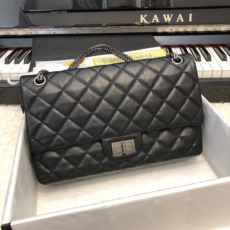  women's handbag, spacious design, view 3