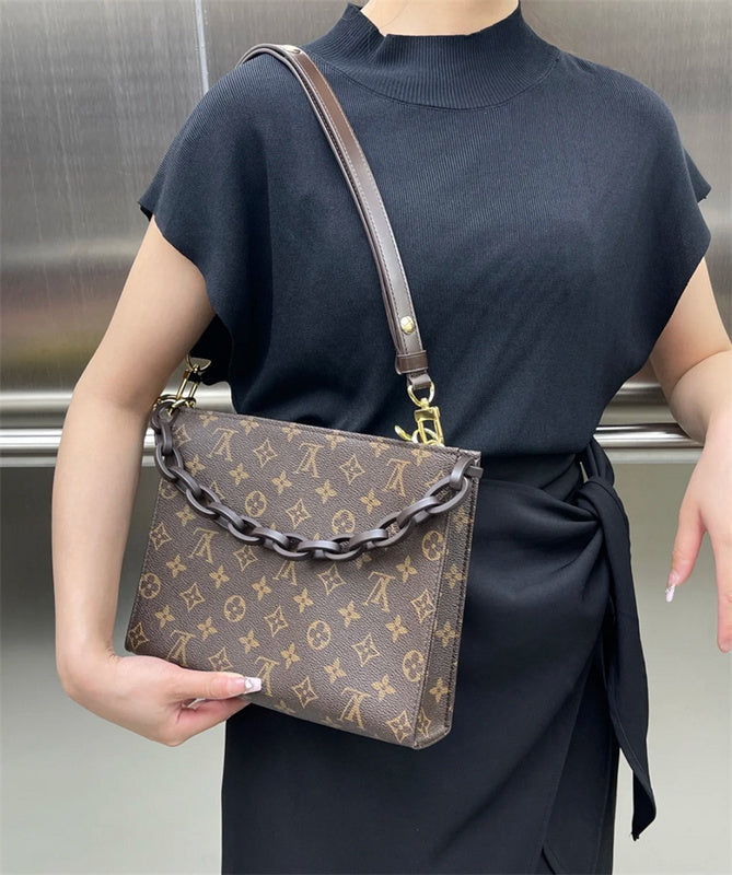  Minimalist tote bag front view 19