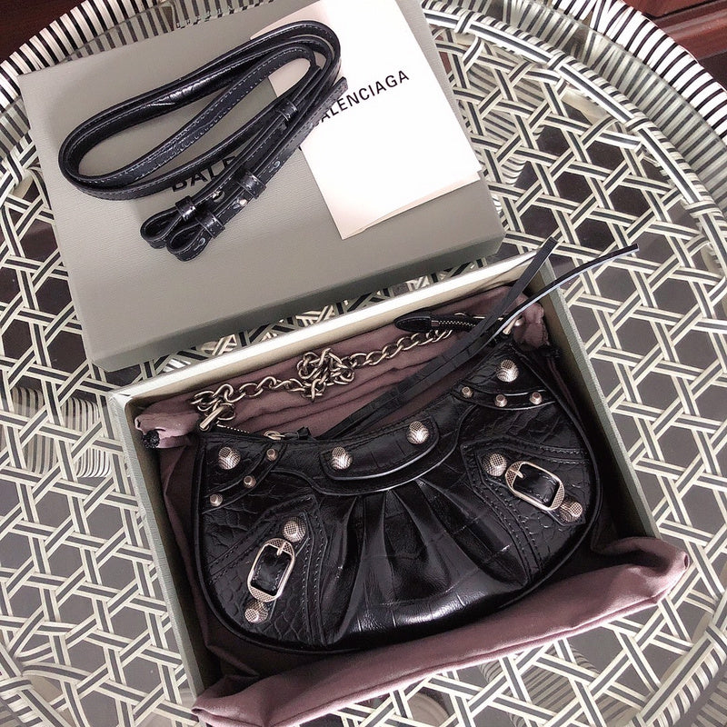 Handle and strap detail of everyday-luxe polished women's handbag – women's luxury accessory