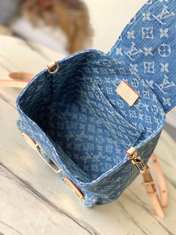  graceful shopper bag detail view showing craftsmanship 8