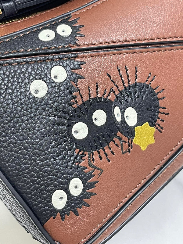 Ziva's Charm handbag – full view (18cm*11cm*7.5cm)