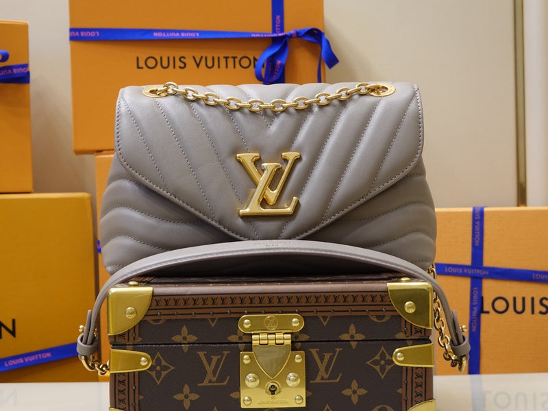 Side profile of chic sleek women's handbag – women's everyday handbag