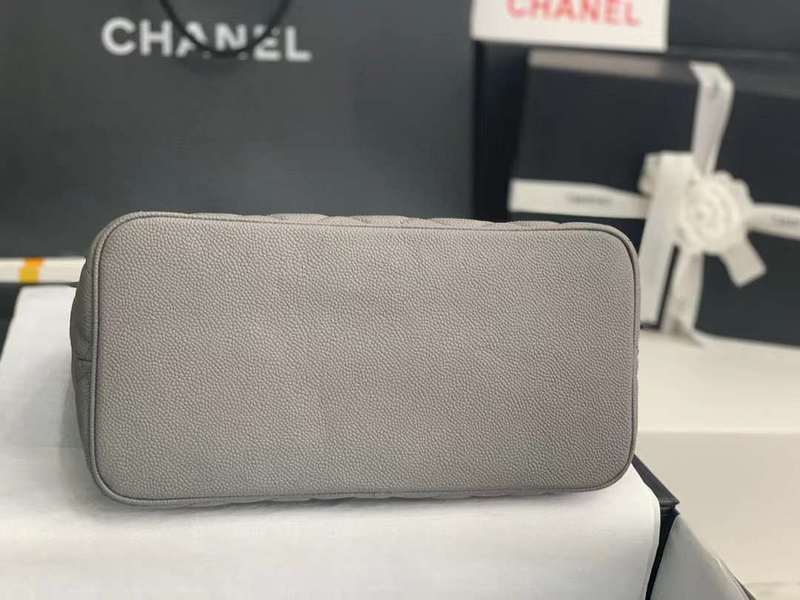 Zivas Charm Everyday Sophistication Luxury Handbag (Polished Everyday Piece) – Close-Up Detail