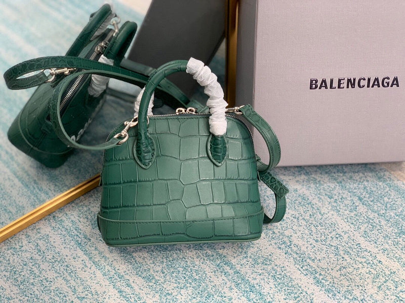 Classic Premium PU Leather Handbag - Understated Luxury Look | Women's Luxury Handbag #660 - close-up detail shot (image 3) of designer-inspired handbag