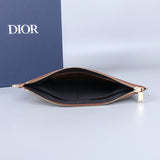 Handle and strap detail of premium modern women's handbag – women's designer-style accessory