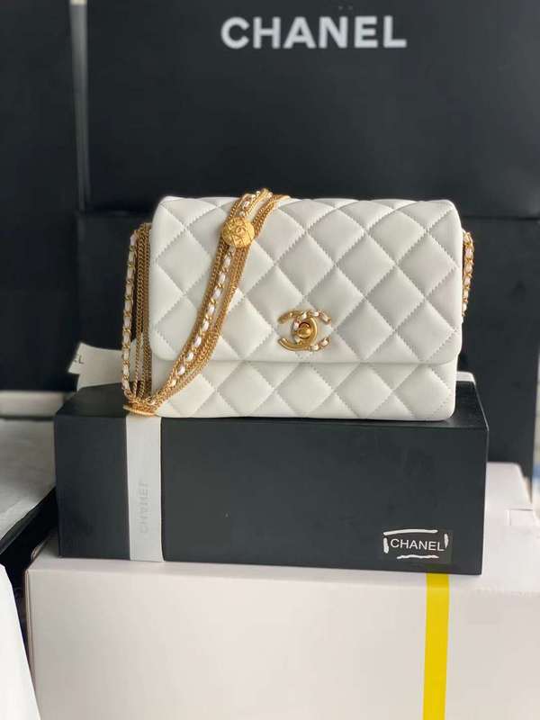 Zivas Charm Refined Structure Everyday Handbag (Considered Detail & Form) – Detail View