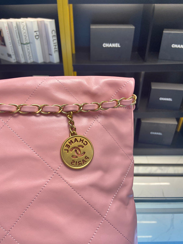  women's handbag, spacious design, view 2