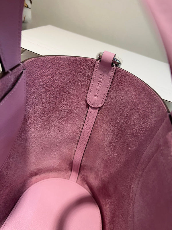  satchel interior and compartment view